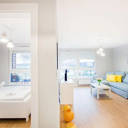 Przestronny Z Tarasem I Parkingiem W Gdyni By Renters *