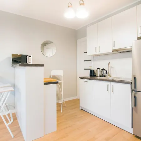 Przestronny Z Tarasem I Parkingiem W Gdyni By Renters