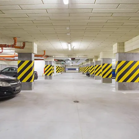 Przestronny Z Tarasem I Parkingiem W Gdyni By Renters